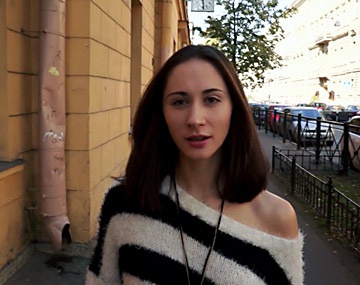 Private HD porn video: Morenita rusa engañada en la vía es pillada y se comporta como una arpía