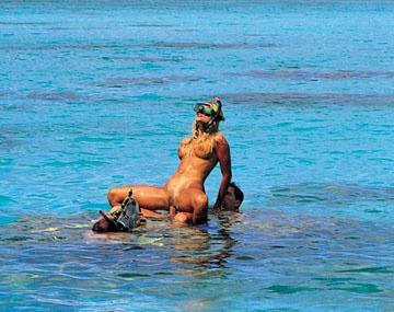 Katja Kean Gives an Underwater Blowjob Then Feeds the Fish Some Cum porn video